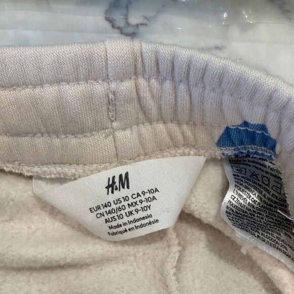 H&M Kids Heart Print Sweatshirt & Joggers Set - Cream and Blue. Size 9/10 - Picture 7 of 9